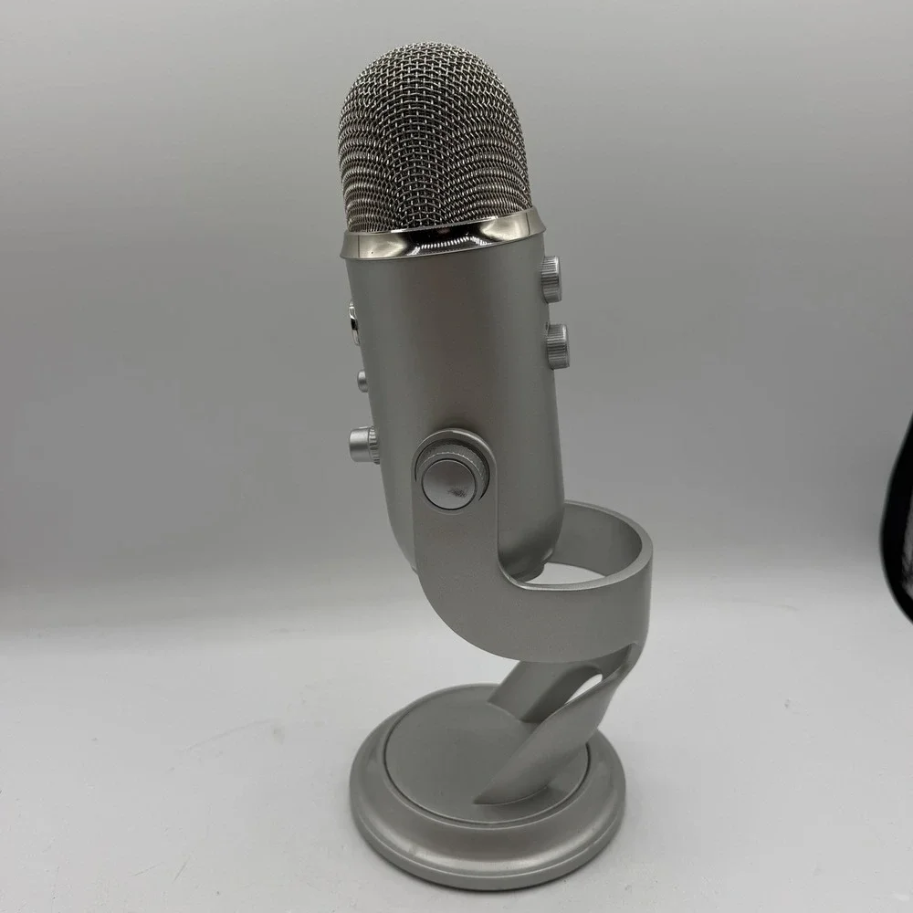 Blue Yeti USB Microphone A00132 Silver Podcast Streaming Mic w/ Stand